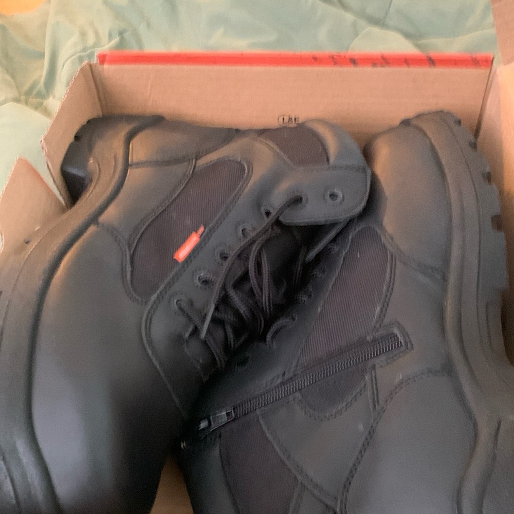 Great pair of boots men’s size 14 new
